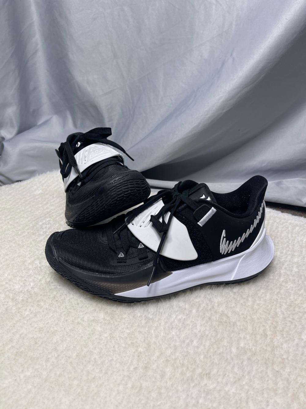 Nike Kyrie Low 3 Tb Promo- White and BlackBasketball Shoes